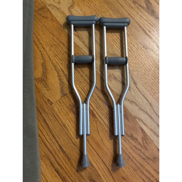 Adjustable Aluminum Underarm Crutches For Mobility Support - Picture 1 of 1
